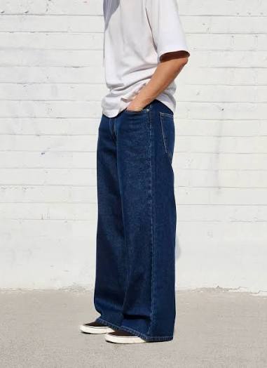 Wide-Leg Baggy Jeans